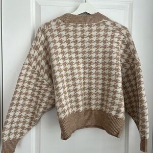 Women's Houndstooth Sweater - Tan and White